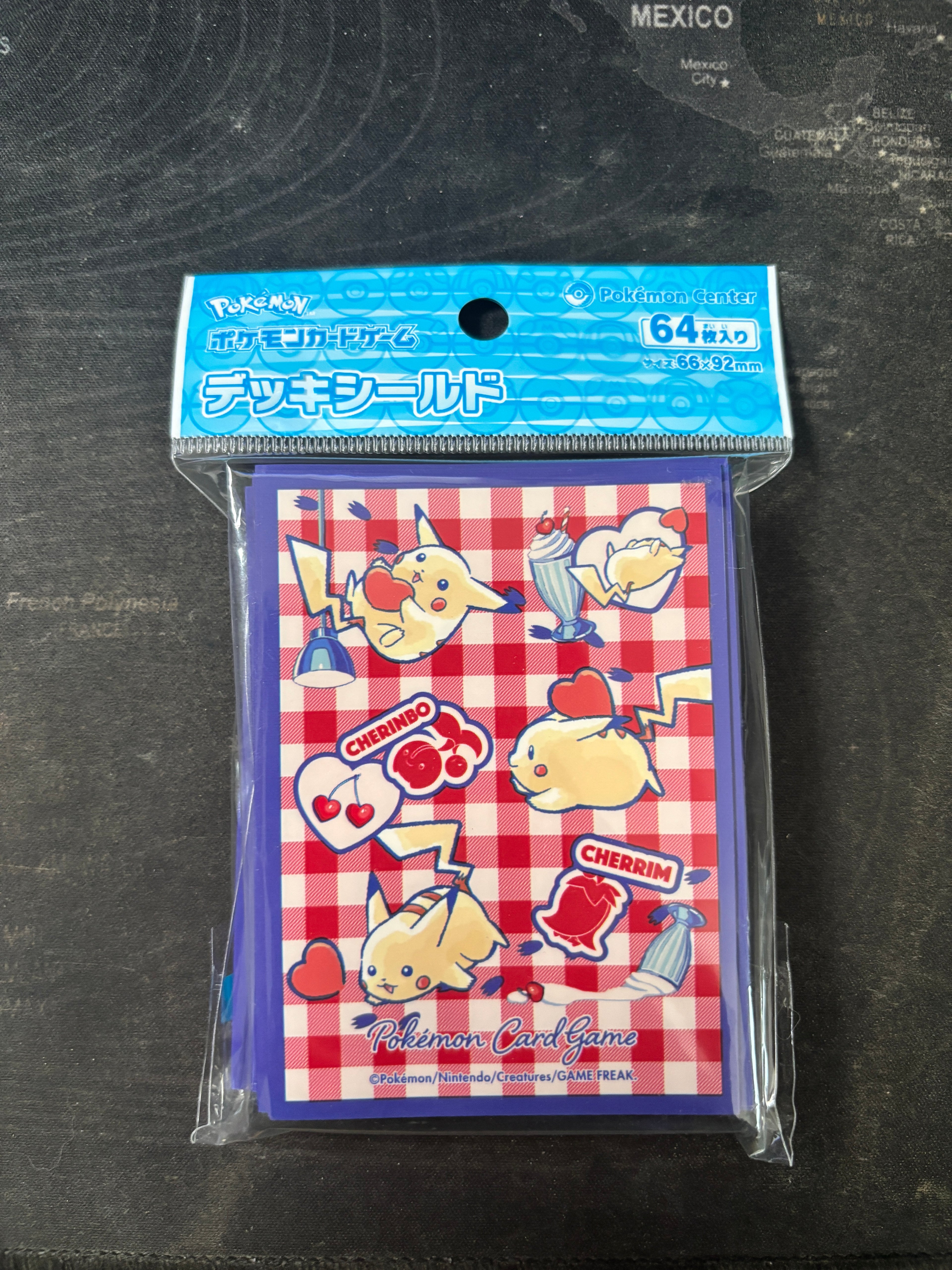 Paquet de sleeves Pikachu Pokemon Center Deck Shield Pro TCG Japon 2024