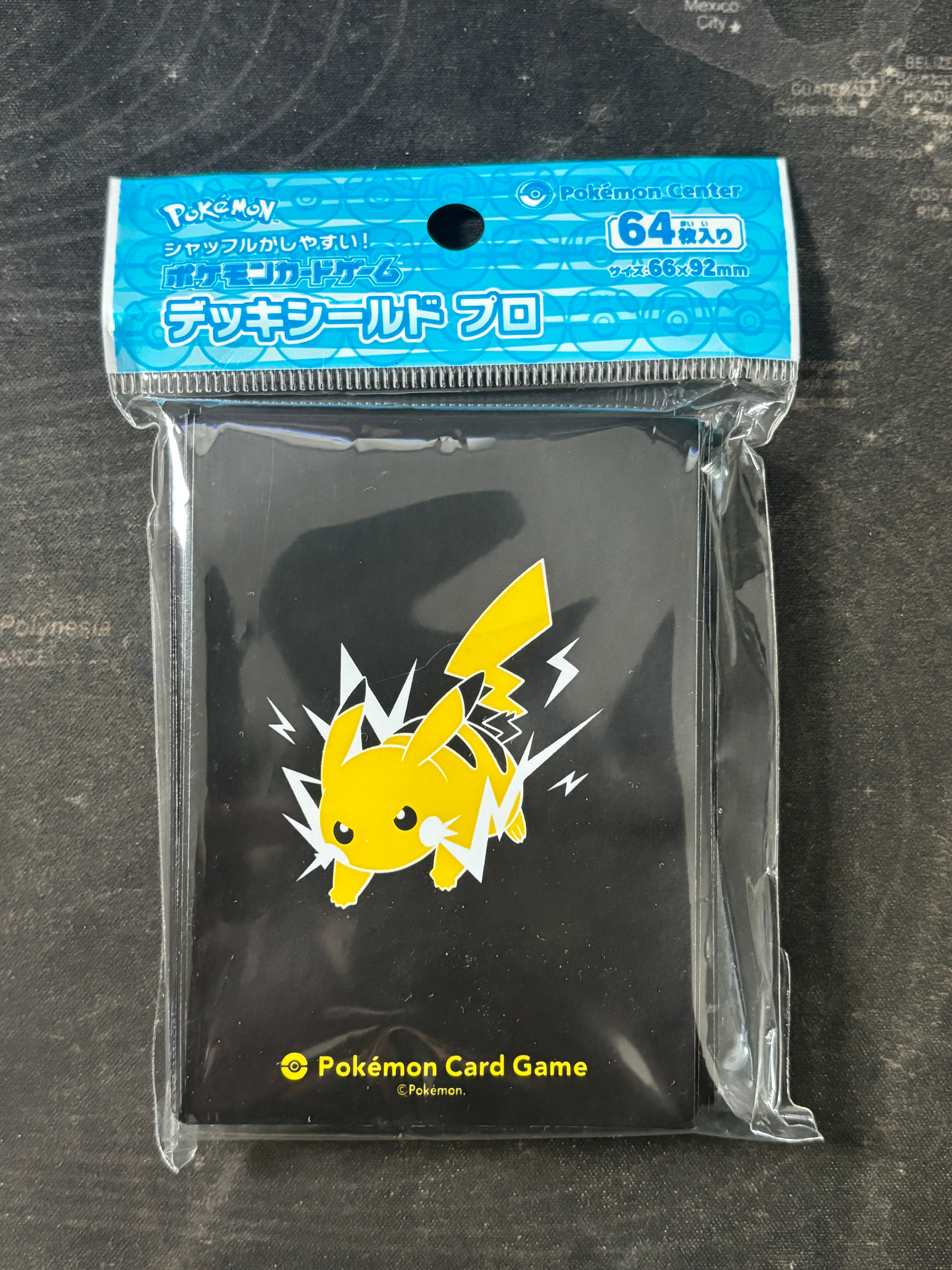 Paquet de sleeves Pikachu Pokemon Center Deck Shield Pro TCG Japon 2024